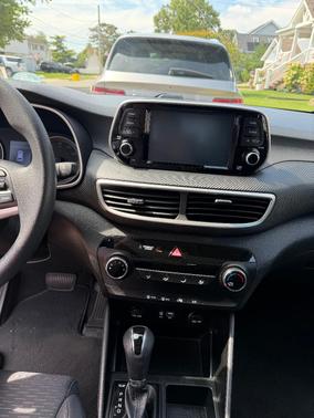 Red 2019 Hyundai TUCSON SE
