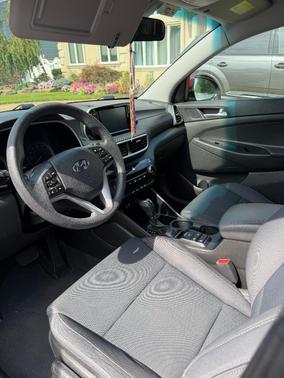 Red 2019 Hyundai TUCSON SE