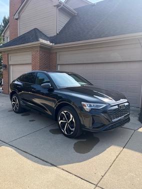 2024 Audi Q8 e-tron Sportback S line Premium Plus