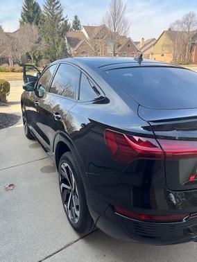 2024 Audi Q8 e-tron Sportback S line Premium Plus