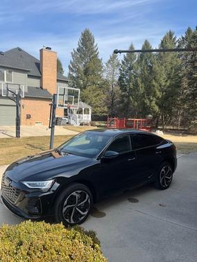 2024 Audi Q8 e-tron Sportback S line Premium Plus