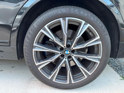 2022 BMW X7 M50i