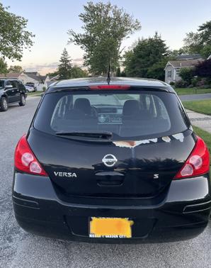 Photo 2 of 2 of 2010 Nissan Versa 1.8 S