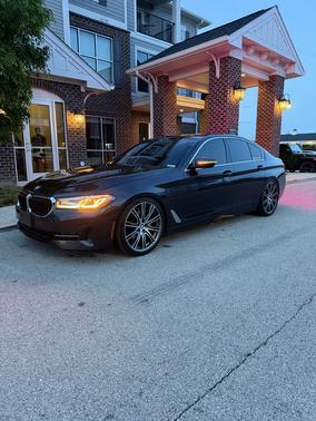 Gray 2021 BMW 530 i xDrive