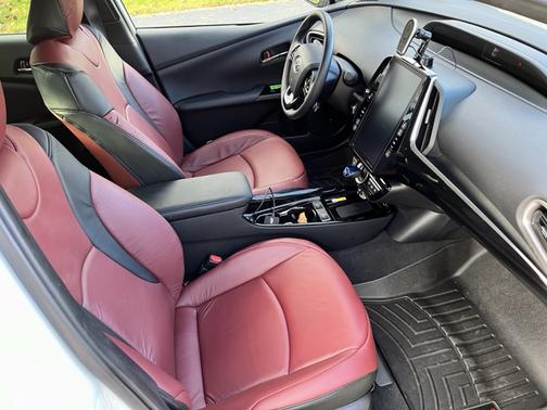 White 2020 Toyota Prius Prime XLE