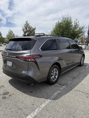 2021 Toyota Sienna LE 8 Passenger