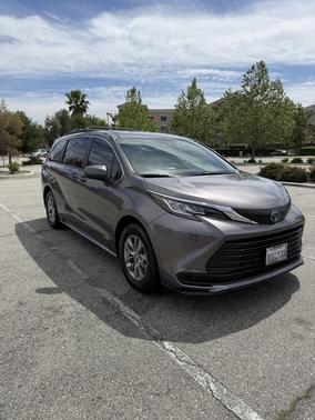 2021 Toyota Sienna LE 8 Passenger