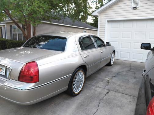 2005 Lincoln Town Car Signature