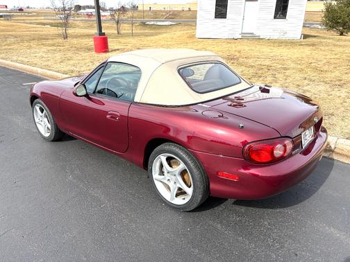 2003 Mazda MX-5 Miata LS
