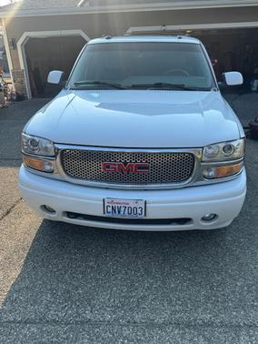 White 2003 GMC Yukon XL Denali