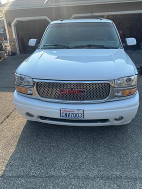 White 2003 GMC Yukon XL Denali