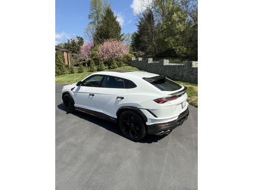 2024 Lamborghini Urus Performante