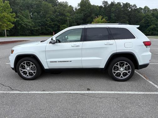 White 2022 Jeep Grand Cherokee WK Limited