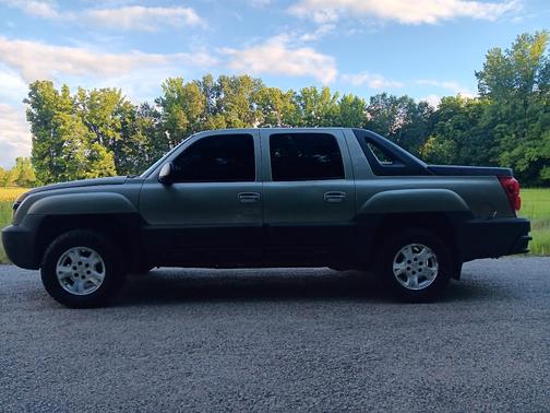 Beige 2003 Chevrolet Avalanche 1500