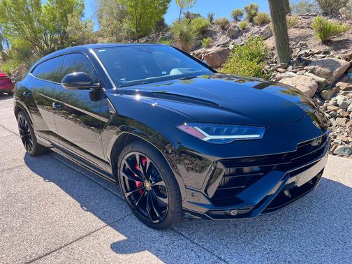 Black 2024 Lamborghini Urus S