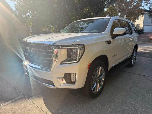 White 2024 GMC Yukon SLT