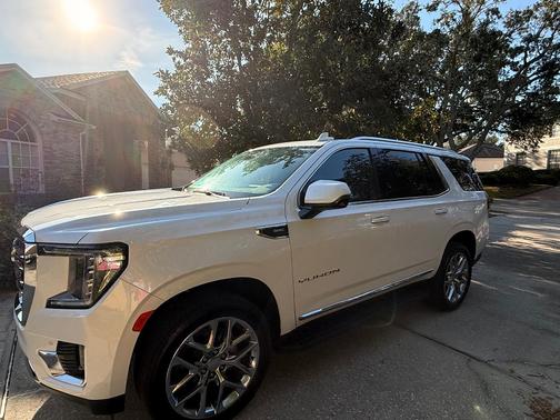 White 2024 GMC Yukon SLT