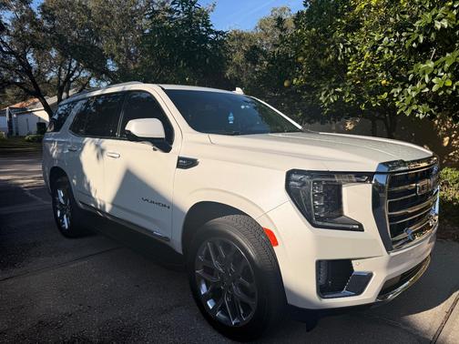 White 2024 GMC Yukon SLT