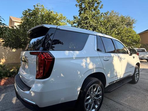 White 2024 GMC Yukon SLT