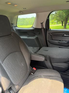 White 2016 GMC Acadia SLE-2