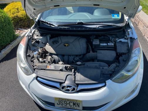 White 2013 Hyundai ELANTRA GLS