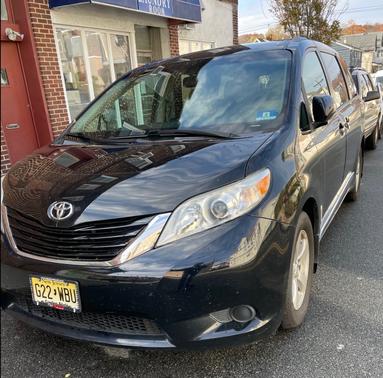 2017 Toyota Sienna LE