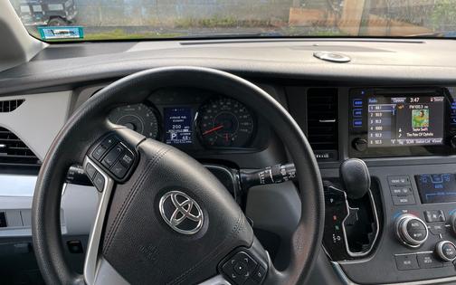 2017 Toyota Sienna LE