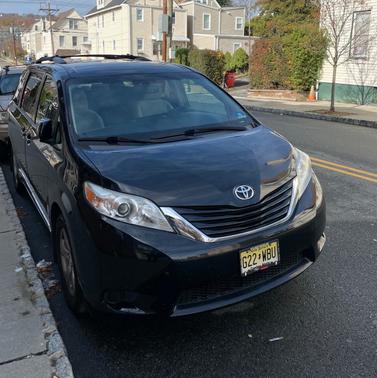 2017 Toyota Sienna LE