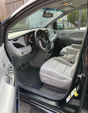 2017 Toyota Sienna LE