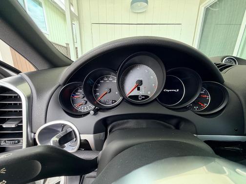 White 2018 Porsche Cayenne Cayenne S