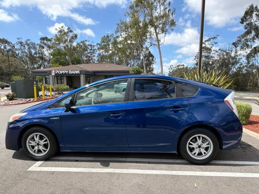 Blue 2010 Toyota Prius III