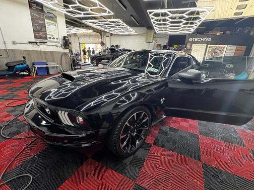 Black 2009 Ford Mustang Base
