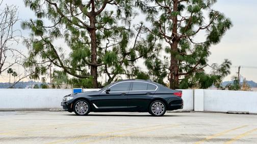 Black 2020 BMW 530e iPerformance