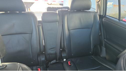 Silver 2011 Toyota Highlander SE