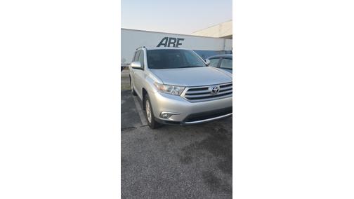 Silver 2011 Toyota Highlander SE
