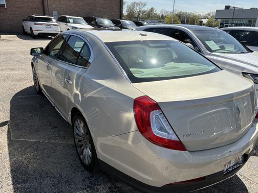 2014 Lincoln MKS Base