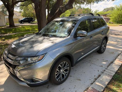 Gray 2016 Mitsubishi Outlander SE