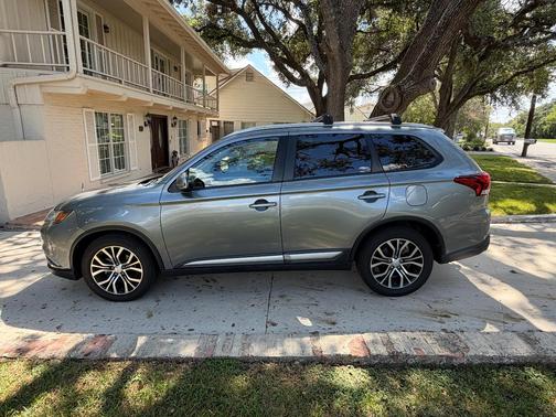 Gray 2016 Mitsubishi Outlander SE
