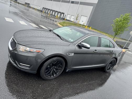 Black 2015 Ford Taurus Limited