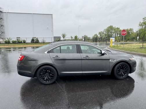 Black 2015 Ford Taurus Limited