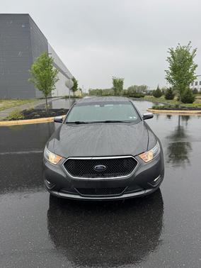 Black 2015 Ford Taurus Limited