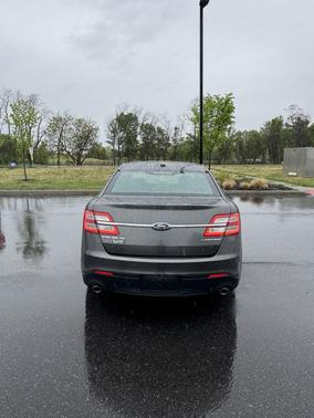 Black 2015 Ford Taurus Limited