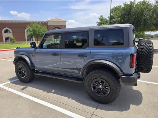 Gray 2023 Ford Bronco Wildtrak Advanced