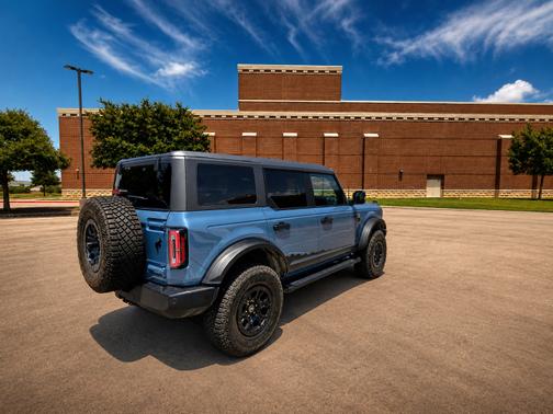 Gray 2023 Ford Bronco Wildtrak Advanced