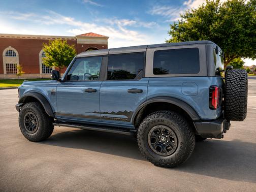 Gray 2023 Ford Bronco Wildtrak Advanced