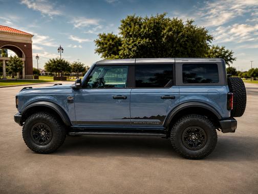 Gray 2023 Ford Bronco Wildtrak Advanced