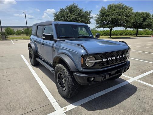 Gray 2023 Ford Bronco Wildtrak Advanced