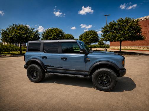 Gray 2023 Ford Bronco Wildtrak Advanced
