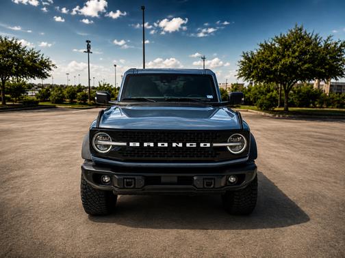 Gray 2023 Ford Bronco Wildtrak Advanced