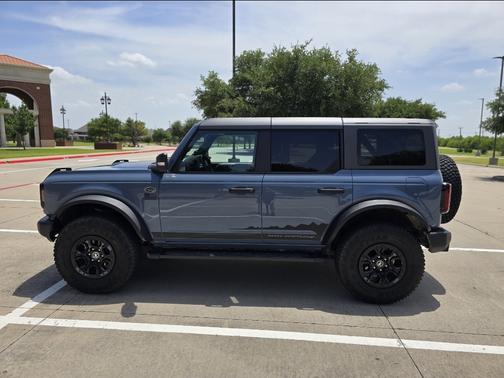 Gray 2023 Ford Bronco Wildtrak Advanced